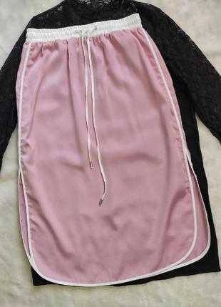 Розовая длинная юбка миди спортивная с разрезами сбоку на резинке атласная шелковая reserved4 фото