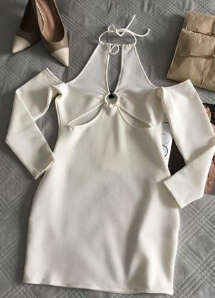 Красивое фактурное платье интересного кроя