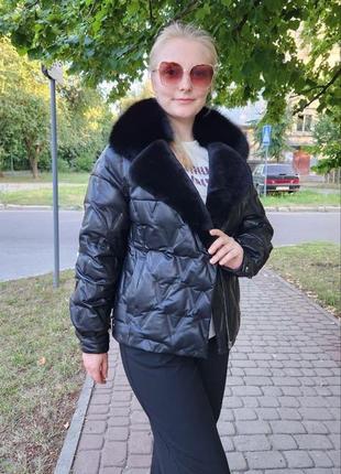 Жіночий шкіряний пуховик