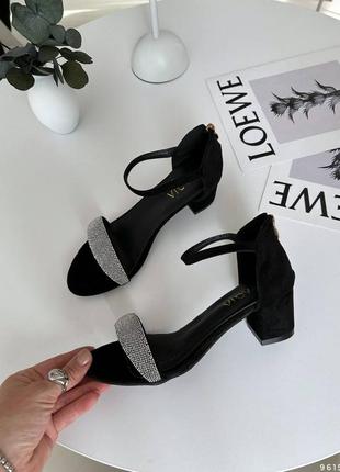 Женские замшевые, черные, стильные и качественные босоножки на каблуке. от 36 до 40 гг. 9615 мм.1 фото