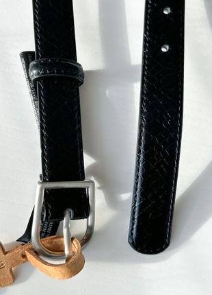 Ремень с металлической пряжкой mango черный с серебряной пряжкой трендовый базовый женский1 фото