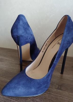 Туфли замшевые "stefano lompas", на шпильке, темно синие, 35р.4 фото