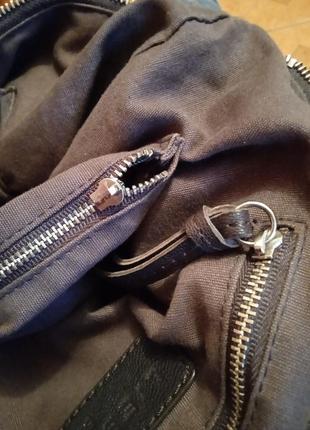 Велика шкіряна коричнева сумка кольору хакі від liebeskind berlin, кишені на лямках через плече5 фото