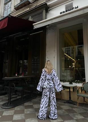Шелковый легкий костюм в пижамном стиле / легкий костюм со свободными брюками и рубашкой на запах в стиле кимоно7 фото