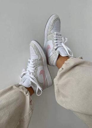 Женские кроссовки в стиле nike air jordan retro 1 «heather grey/pink” premium.6 фото