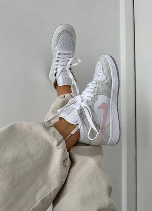 Жіночі кросівки в стилі nike air jordan retro 1 «heather grey / pink” premium.4 фото