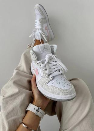 Женские кроссовки в стиле nike air jordan retro 1 «heather grey/pink” premium.2 фото