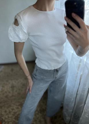 Футболка zara с ажурными рукавами