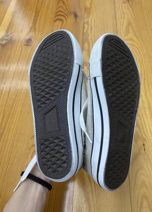 Детские высокие кеды, очень идеальном состоянии. размер 31 длина стельки 21,5 см.