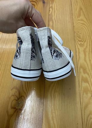 Детские высокие кеды, очень идеальном состоянии. размер 31 длина стельки 21,5 см.