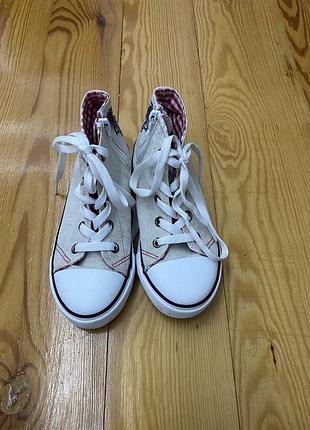 Детские высокие кеды, очень идеальном состоянии. размер 31 длина стельки 21,5 см.
