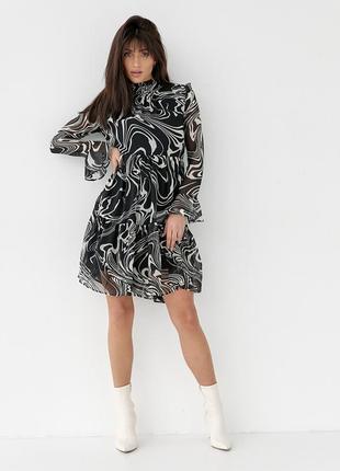 Шифоновое платье с абстрактным рисунком и оригинальным рукавом lighter - черный цвет, s (есть размеры)2 фото