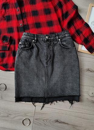 Варена джинсова міні спідниця з розрізами h&m m / коротка / джинс / з деніму / чорно-сіра