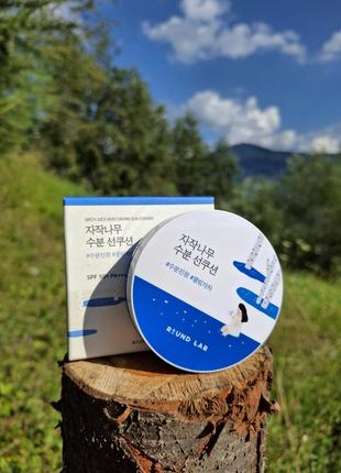 Cонцезахисний кушон з березовим соком round lab birch juice moisturizing sun cushion