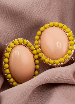 Желто-персиковые большие овальные серьги