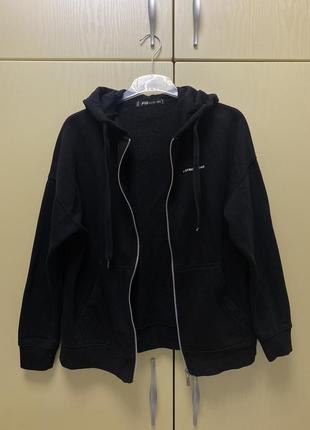 Черная кофта на замке