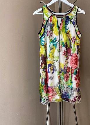 Яскрава шифонова міні-сукня у стилі roberto cavalli