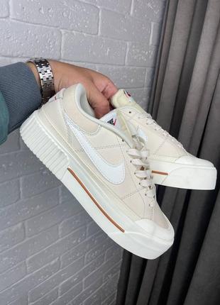 Женские кроссовки nike court beige white найк бежевого с белым цветами1 фото