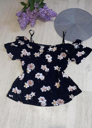 Футболка с открытыми плечами