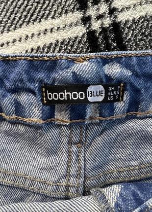 Женские джинсы boohoo с надписями3 фото