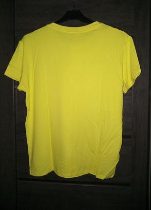 Жовта футболка із жовто-блакитним серцем і написом4 фото