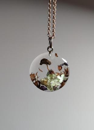 Подвеска кулон из эпоксидной смолы и растениями, ручная работа