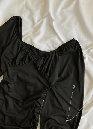 Черное платье на стяжках с объемными рукавами4 фото