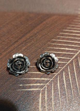 Очень красивые серьги гвоздики розы