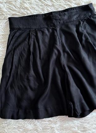 Черные шорты h&m из вискозы3 фото