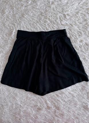 Черные шорты h&m из вискозы5 фото