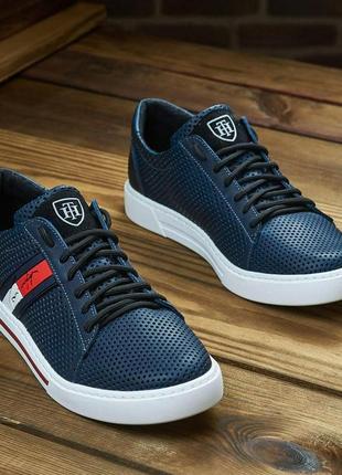 Чоловічі кеди hilfiger перфорація літні з натуральної шкіри сині на білій підошві тн