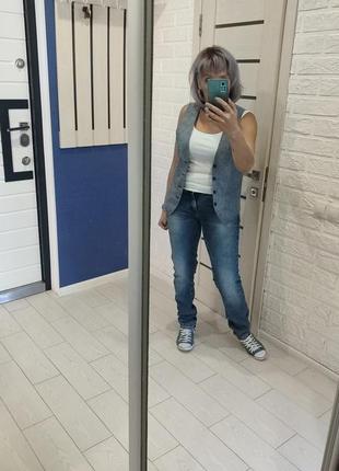 Женские джинсы