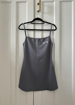 Сукня міні сіра на брительках в полоску плаття1 фото