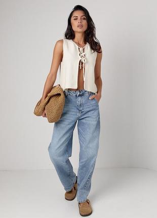 Женский жилет на завязках из вискозной пряжи