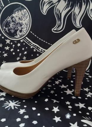 Белые туфли на каблуке graceland2 фото