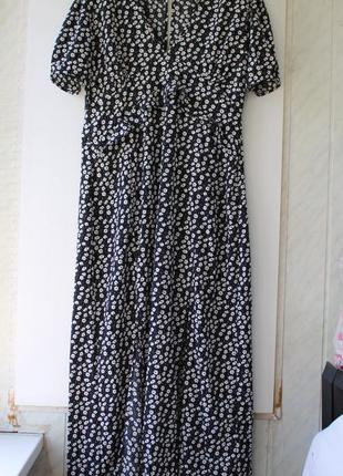 Розкішне плаття-супермаксі з розрізами спереду1 фото