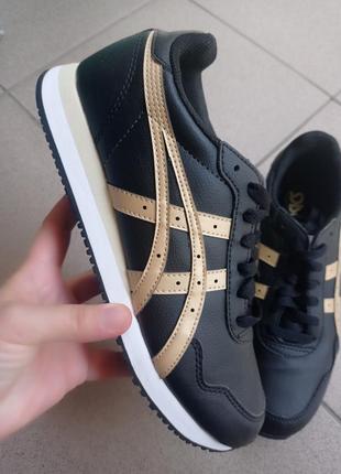 Оригінальні кросівки asics