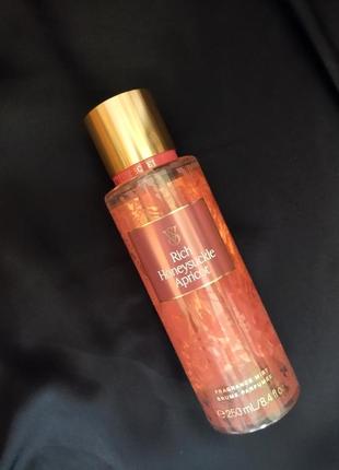 Спрей для тіла "осіння флора" - rich honeysuckle apricot victoria's secret, 250 мл