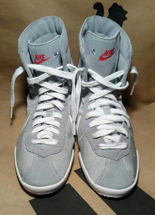 Ідеальні жіночі кросівки nike tenkay mid