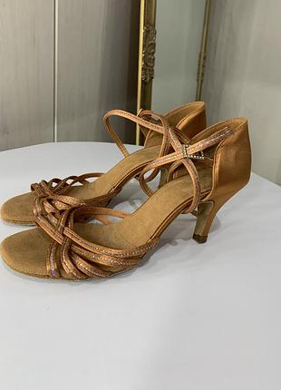 Туфлі для танців, босоніжки