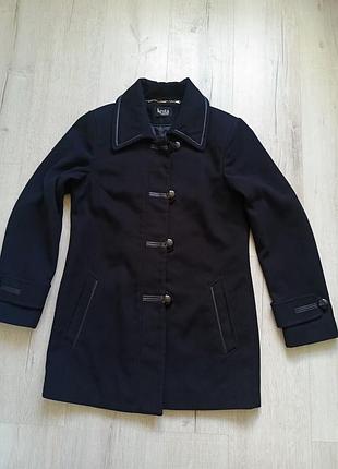 Красивое черное пальто деми от kesta london