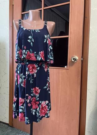 Летнее женское платье на лямках