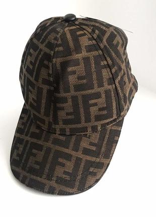 Кепка в стиле fendi