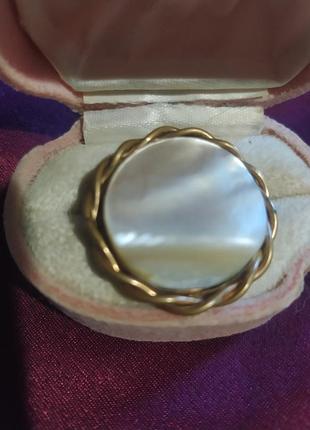 Брошь винтаж, времен ссср, перламутр.