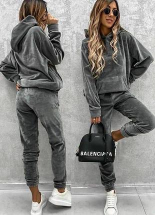 Велюрові костюми2 фото