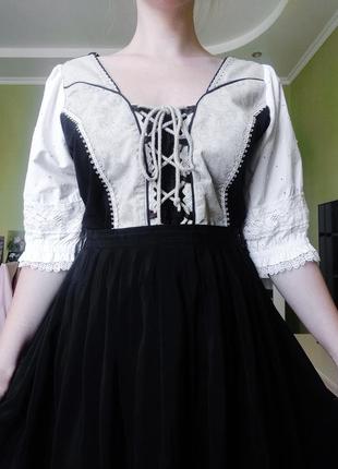 Вінтажна австрійська/баварська блуза вінтаж stockerpoint