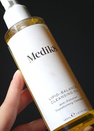 Гидрофильное масло для демакияжа medik8 lipid-balance cleansing oil