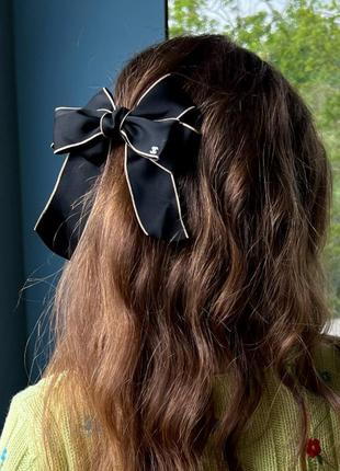 Брендовий бант-заколка в чорному кольорі
