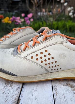 Ecco biom мужские 39-40 размер.качественная кожа какая и отличный дизайн обуви.