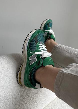 Жіночі кросівки new balance 2002r forest green нью беланс зеленого кольору6 фото